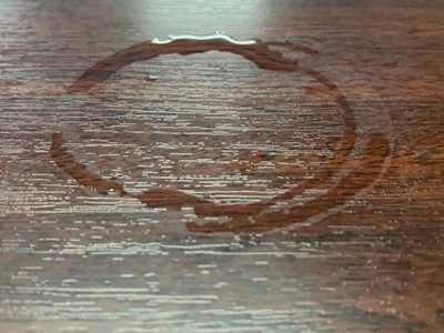 Los trucos caseros para eliminar las marcas de agua en tus muebles de madera, sin gastar en ceras ni productos caros