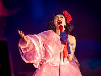 Mon Laferte, juicio y sensibilidad femenina en vivo