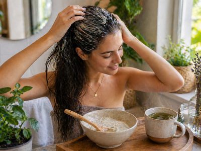 Shampoo casero con solo dos ingredientes: la receta ancestral que devuelve vida al cabello