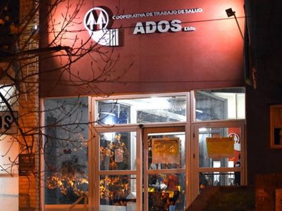 ADOS: protesta extrema de un trabajador en Neuquén