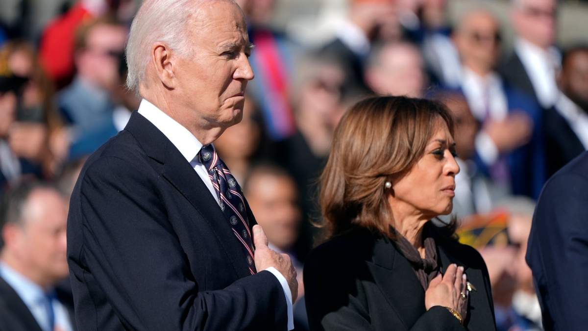 Biden y Harris se muestran juntos por primera vez tras la derrota electoral de ella