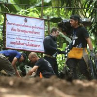 Muere rescatista en cueva de Tailandia tras entregar ayuda a niños atrapados