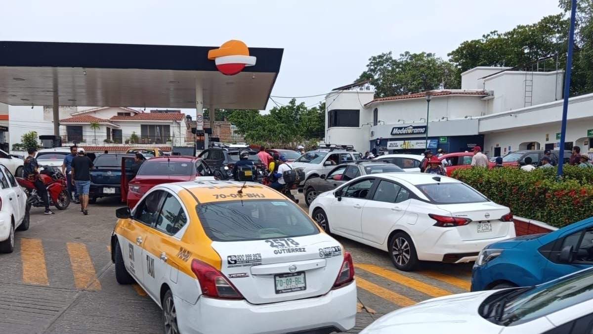 Gasolinera de Tuxtla Gutiérrez, Chiapas, tomada por docentes del SNTE-CNTE, el viernes 5 de junio de 2026