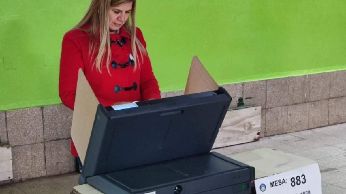 Esta mañana, Ruíz, votó en Plottier. Fuente: (Noticias Nqn)