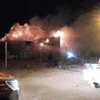 Murió un bebé al incendiarse la casa, sus padres y 3 hermanos fueron rescatados