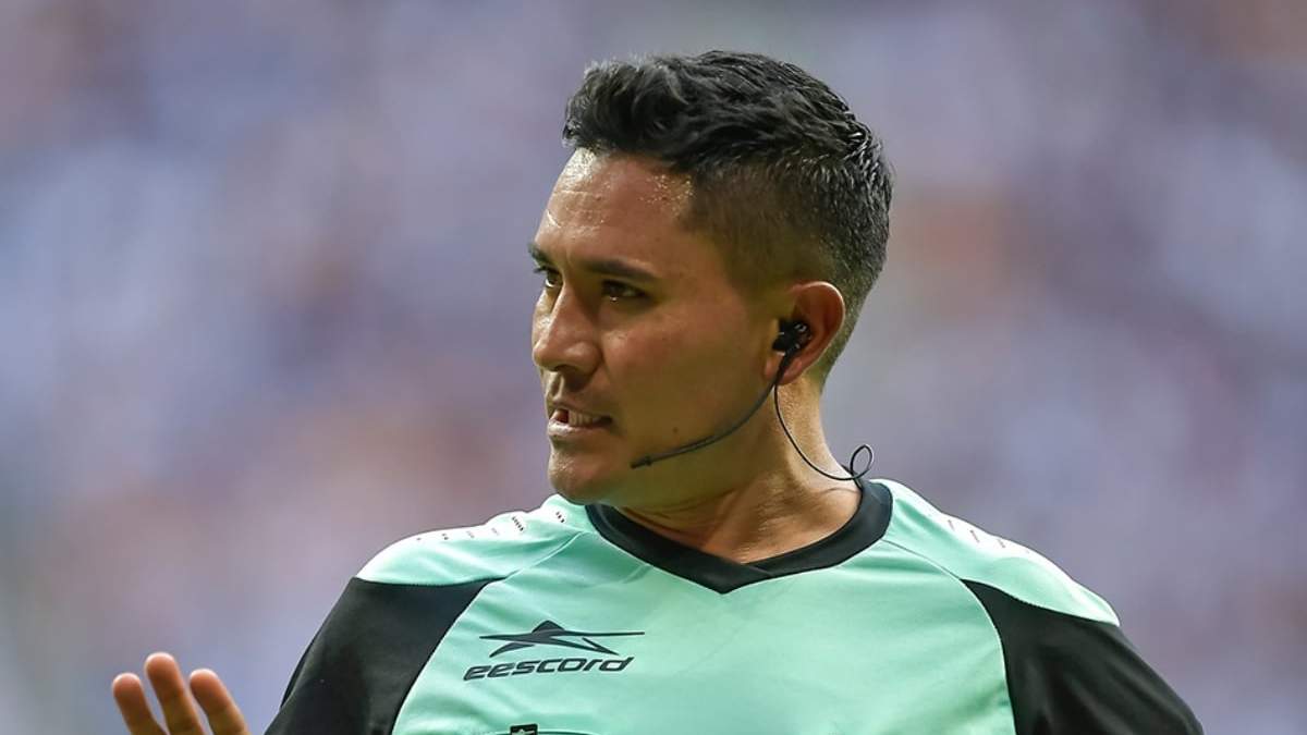 El árbitro mexicano Fernando Guerrero