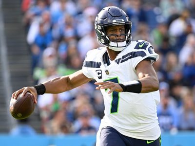 Geno Smith guía remontada de los Seahawks en el cuarto periodo para vencer a Titans 20-17