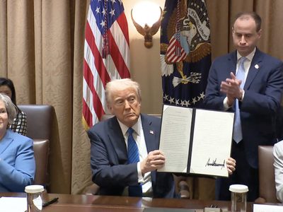 Trump firma orden ejecutiva que exige prueba de ciudadanía para votar
