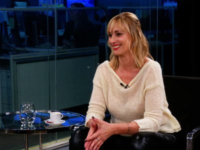 Hermosa y con un cerco natural: así es la moderna piscina que Karin Cohen eligió para decorar su jardín