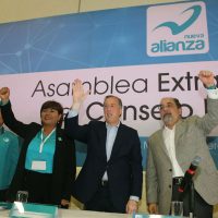 Meade rinde protesta como candidato del Panal; promete a maestros mayor salario y becas (Video)