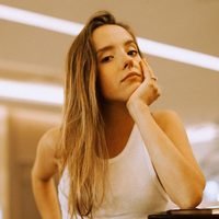 ¿Un trapito? Evaluna Montaner va a la playa y olvida tapar donde no llega el sol