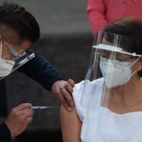La enfermera María Irene Ramírez, la primera en México en recibir la vacuna contra el covid