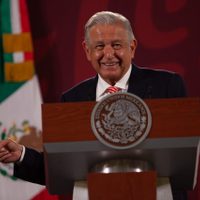 AMLO, contra las leyes que castigan los “ultrajes a la autoridad”