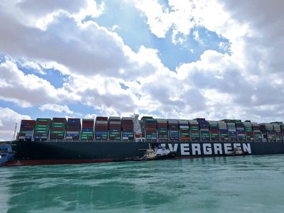 Operativo exitoso: logran mover el barco encallado en el Canal de Suez