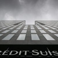Caen acciones de Credit Suisse ante temor mundial por bancos