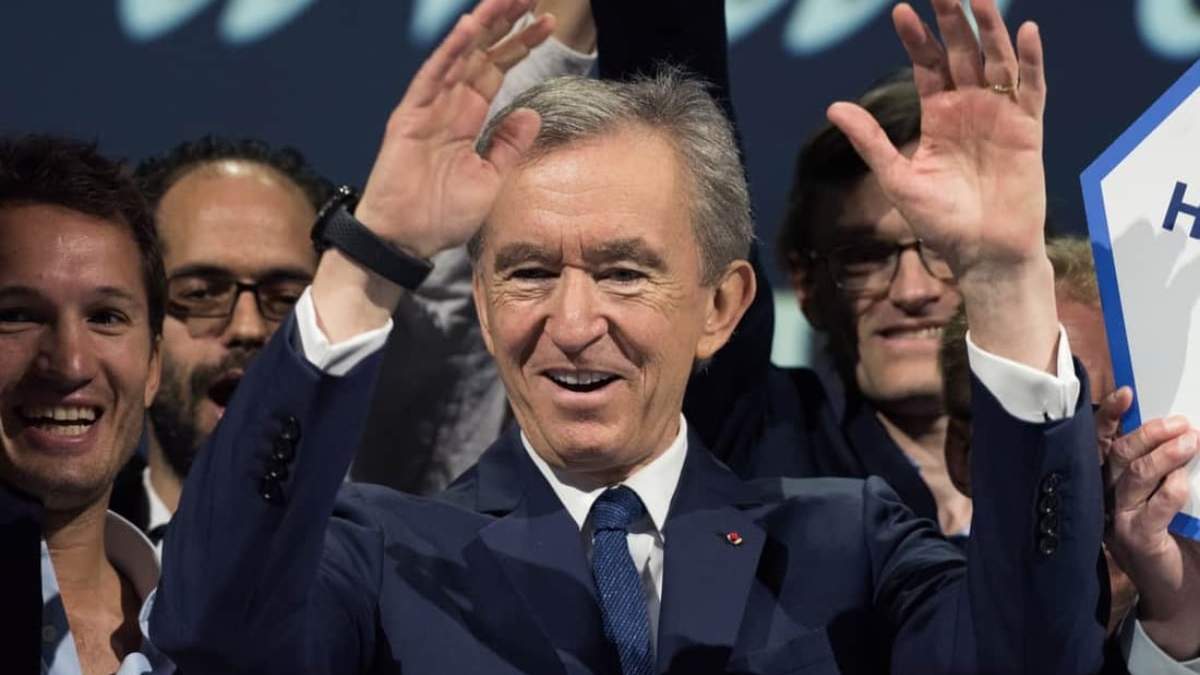 Bernard Arnault superó a Jeff Bezos como la persona más rico del mundo, según la revista Forbes