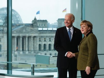 En charla telefónica con Biden, Merkel celebra regreso de EU a la OMS y al Acuerdo de París