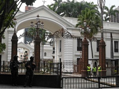 Las fuerzas de Maduro bloquean el acceso al parlamento antes de la elección de autoridades de la Asamblea