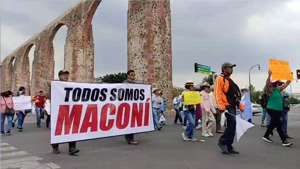 Habitantes de Maconí marchan para ver al gobernador de Querétaro