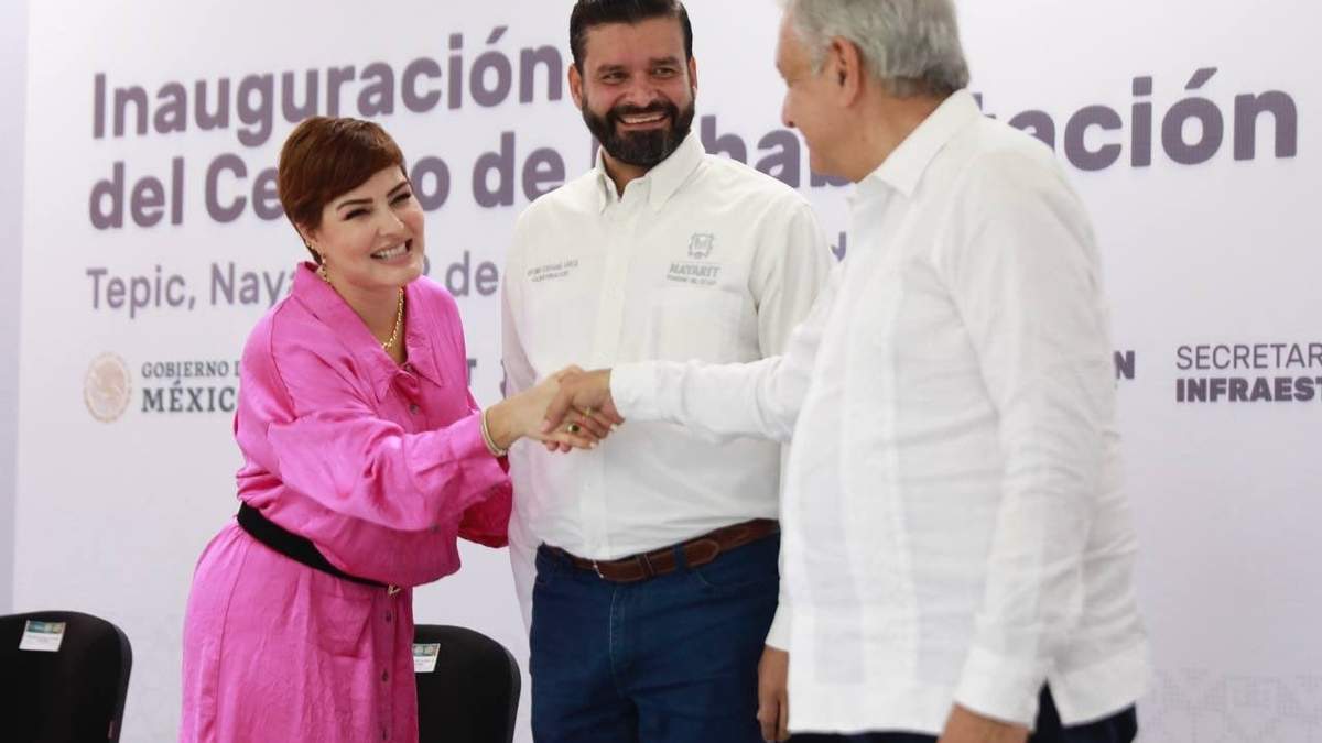 El mandatario estatal y el presidente durante la inauguración del Centro de Rehabilitación y Educación Especial