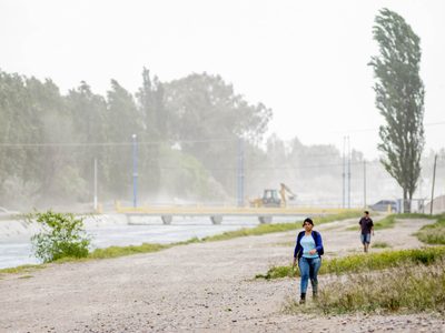 Una jornada marcada por el viento extremo dejó cortes de luz y destrozos en varias ciudades