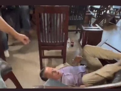 Alfredo Adame protagoniza nueva pelea contra el abogado de Carlos Trejo en rueda de prensa (Video)