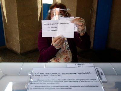 Hoy se vota el plebiscito constitucional en Chile: por qué es histórico e inédito