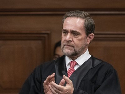 Ministro proyecta rechazar la regulación de las relaciones poliamorosas