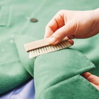 No los lleves a la tintorería: el truco para limpiar tus abrigos de paño en pocos minutos y sin arruinarlos