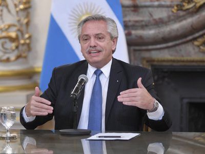 Alberto Fernández quitó las condecoraciones que la última dictadura le había dado a Pinochet