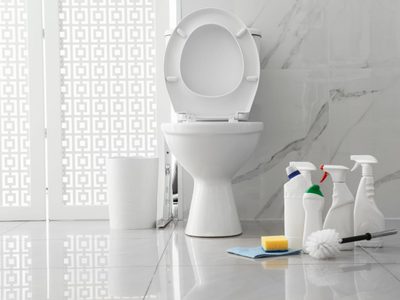 Con 3 ingredientes: el secreto para eliminar las manchas rebeldes de tu inodoro en menos de 10 minutos