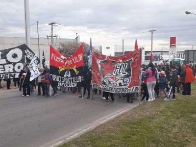 Olla popular: protesta en la nueva Municipalidad de Neuquén