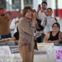 Delfina Gómez emite voto y pide a mexiquenses ejercer su derecho