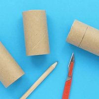 Con rollos de papel higiénico hacé esta corona navideña para tu puerta super fina y digna de los bazares más caros