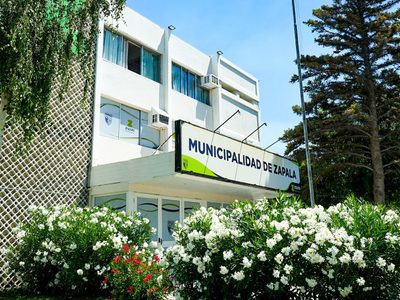 Ñoquis en Zapala: despidieron a dos agentes que llevaban nueve años sin presentarse a trabajar