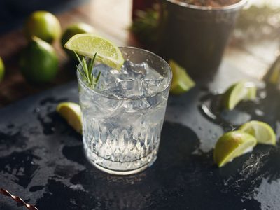 Usarán tecnología blockchain en botellas de una ginebra de lujo
