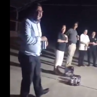 ¡Qué “agusticidad”! Cachan a maestros tomando cerveza en una primaria de Michoacán (Video)