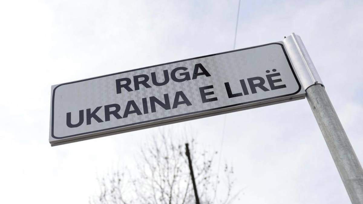 Tirana, la capital de Albania, renombró el nombre de la calle en la que está ubicada la embajada rusa como "Libertad para Ucrania"