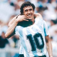 “Hasta la pelota llora”: Jorge Valdano, entre lágrimas, recordó a Diego Armando Maradona
