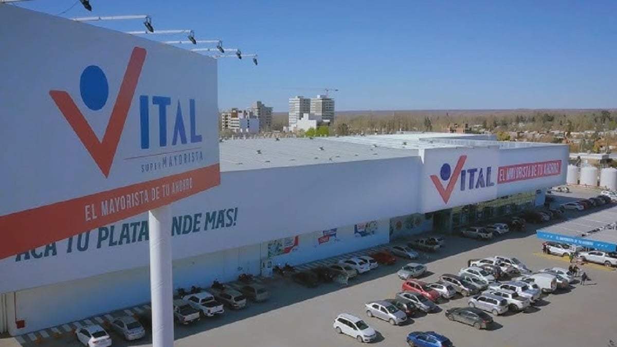 La empresa de seguridad del hipermercado alertó la Policía. Fuente (X(