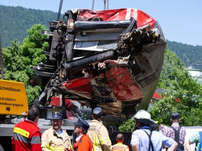 Reportan cinco muertos por accidente de tren en Alemania