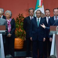 Inicia la transición… con tufo a Elba Esther