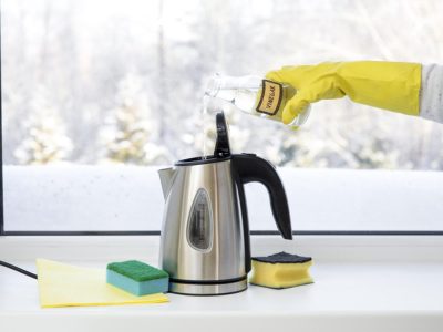 Con 2 ingredientes que tenés a mano, limpiá todo el sarro de tu pava eléctrica y dejala como nueva