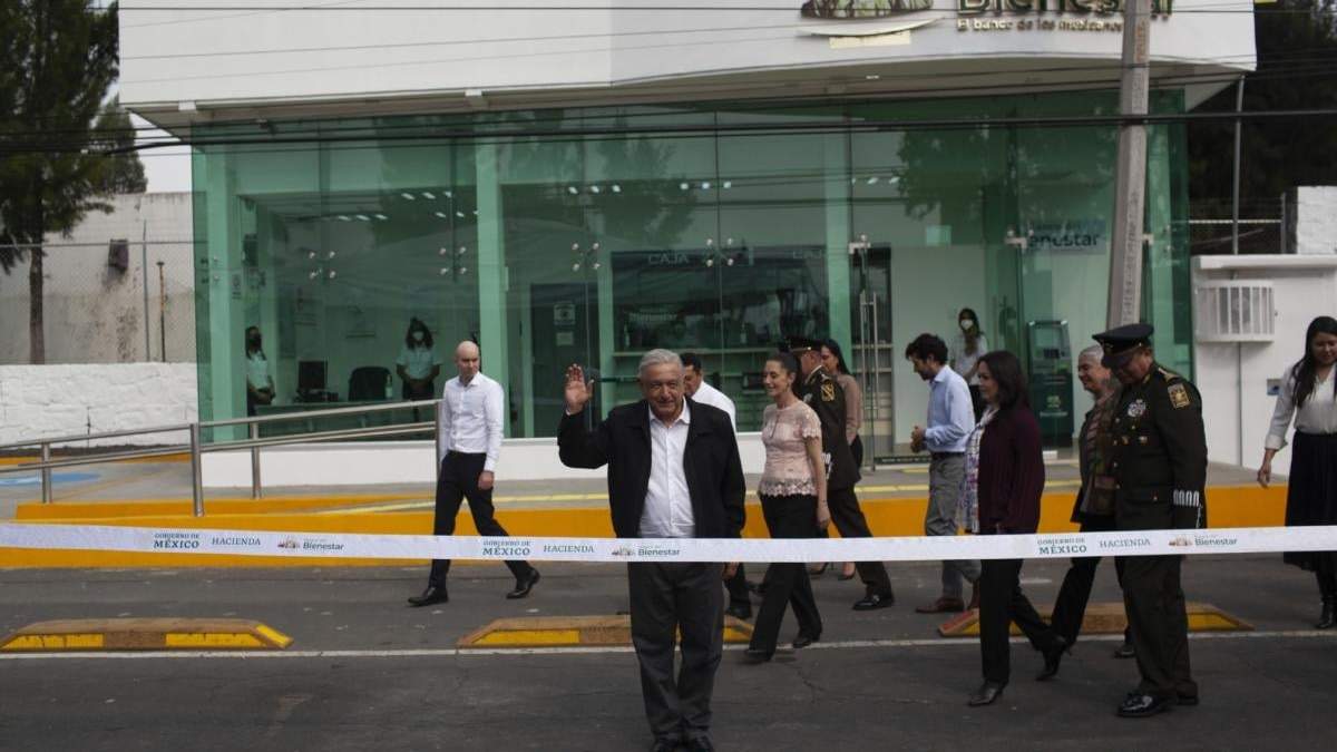 El presidente López Obrador en la inauguración de un Banco del Bienestar