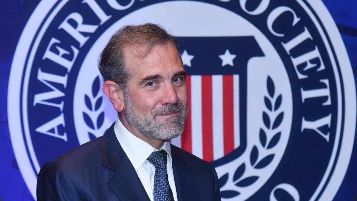 Lorenzo Córdova durante su llegada al Hotel Camino Real para una reunión de bienvenida a Ronald Johnson, embajador de Estados Unidos en México, el pasado 12 de julio