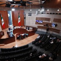 El poder de la pluma y la toga