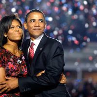 Los Obama celebran su primera estatuilla de los "Oscars", pero... ¿Por qué ganaron uno?