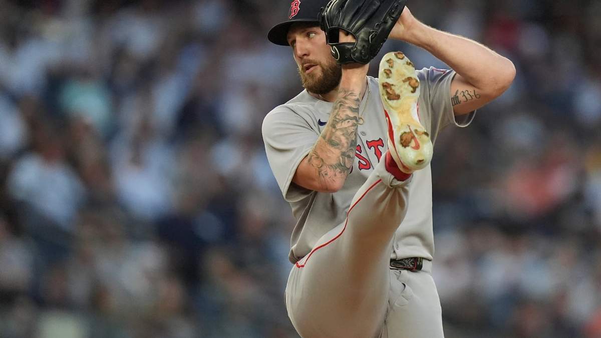Garrett Crochet, de los Medias Rojas de Boston, hace un lanzamiento en el primer juego de la serie de comodines ante los Yankees de Nueva York, el martes 30 de septiembre de 2025