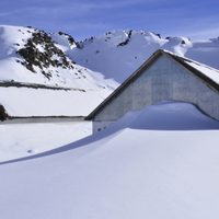 La nieve tapó su casa: original invento en Caviahue. Mirá