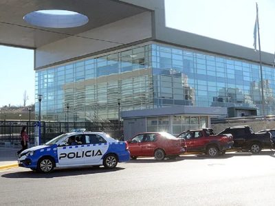 Condenan a 4 años de prisión a un hombre que en el auto llevaba casi 1 kilo de cocaína y 3 millones de pesos en Plottier